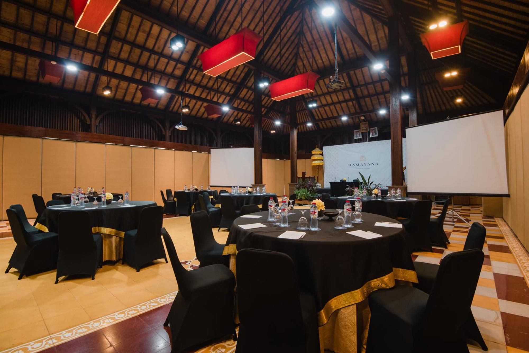 Ramayana Suites And Resort Kuta Lombok Exterior foto The meeting room