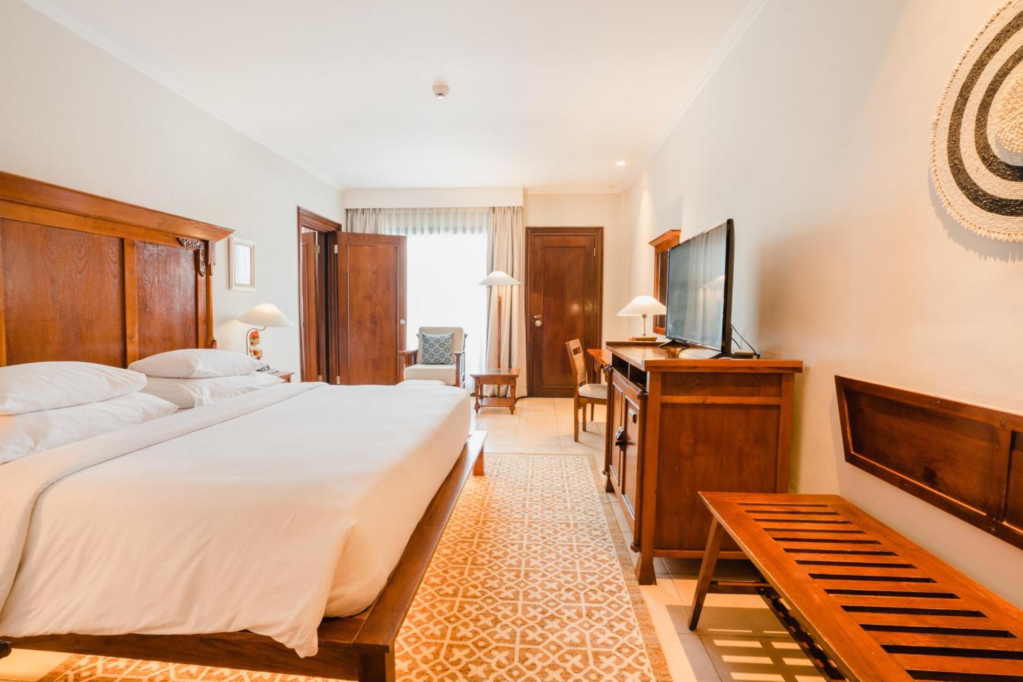 Ramayana Suites And Resort Kuta Lombok Exterior foto Deluxe room