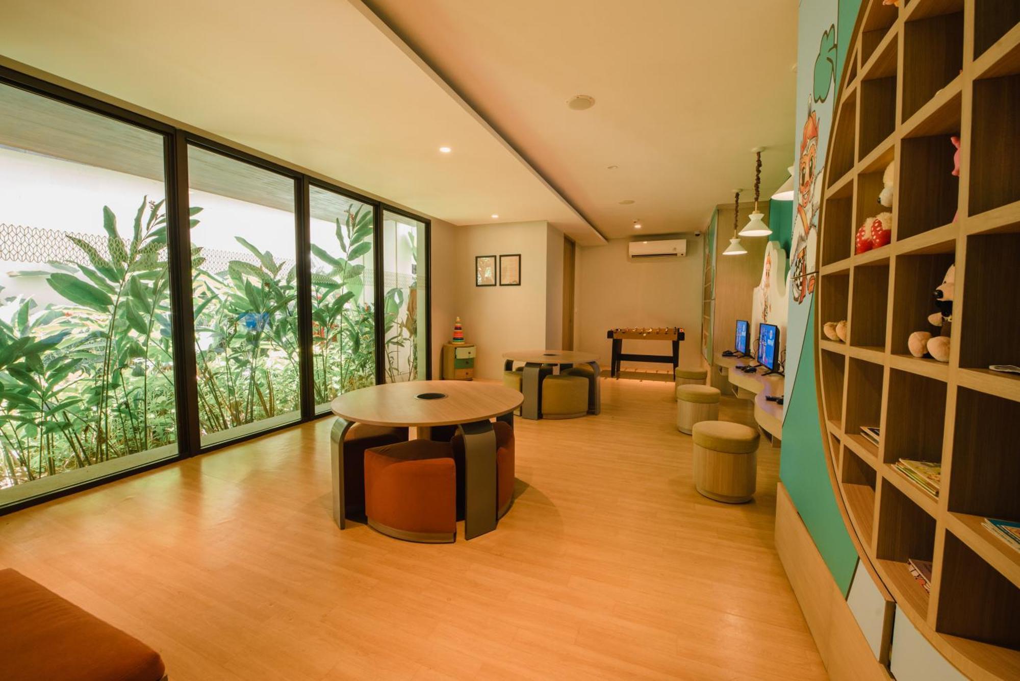 Ramayana Suites And Resort Kuta Lombok Exterior foto Library
